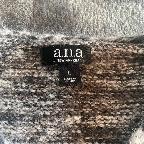 Women's vneck light & dark grey marble sweater size L - Picture 4 of 8